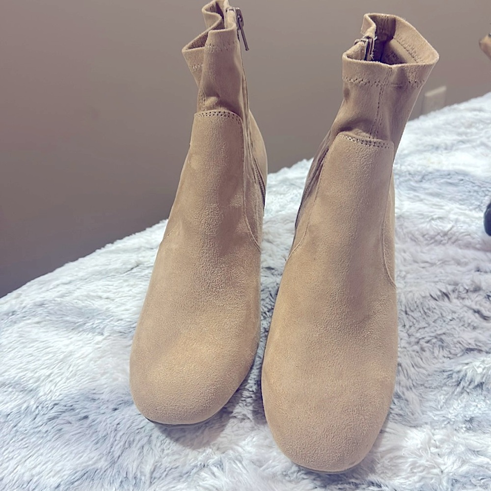 Women’s Booties suede tan